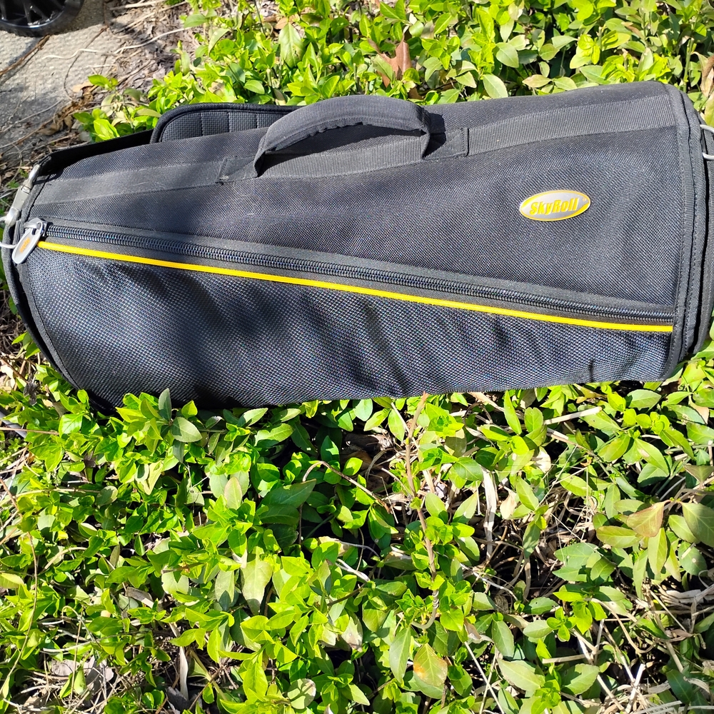 Skyroll Men's Garment/Duffle Bag with Front Zip